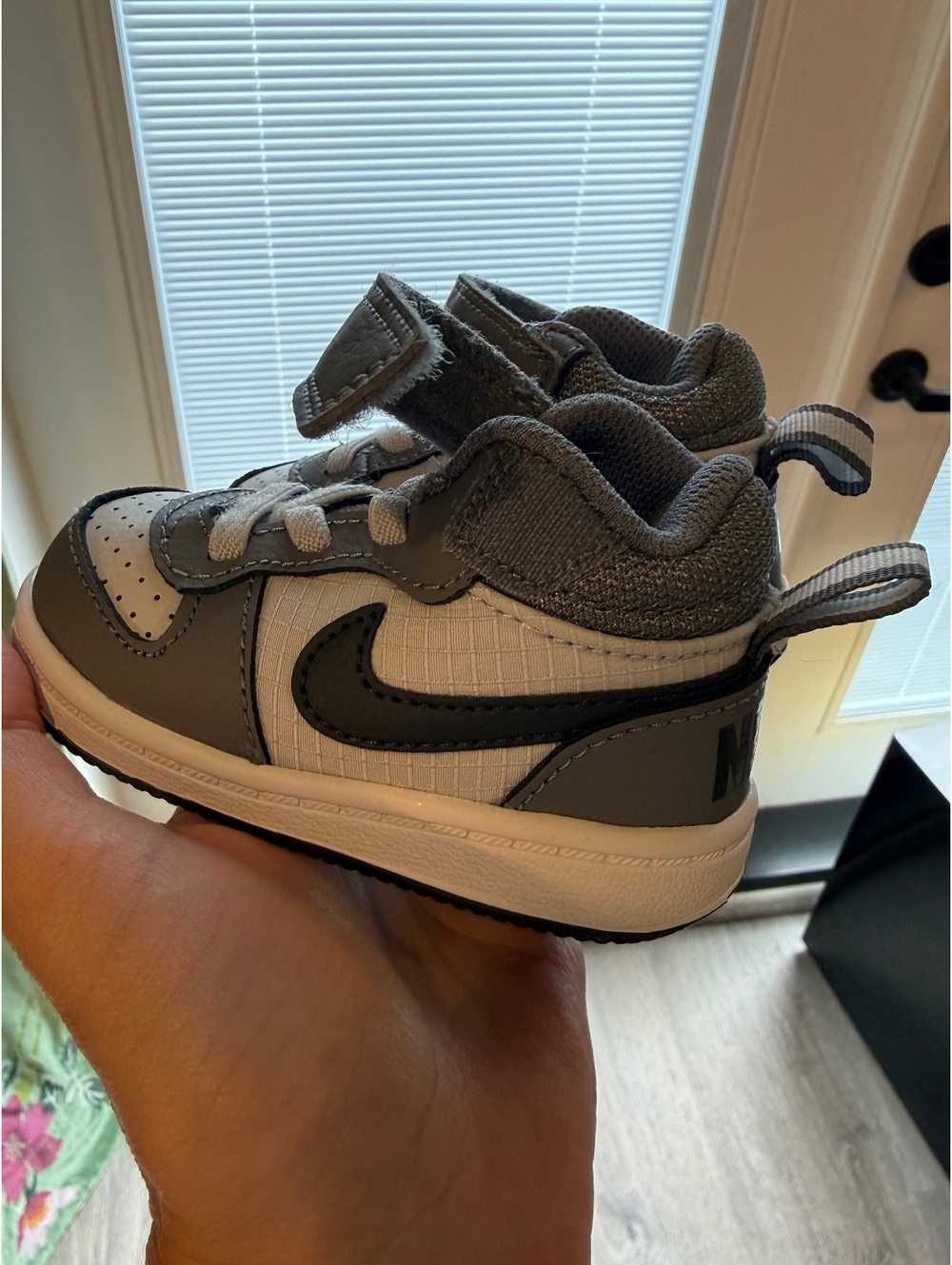 EUC Nike 4C Court Borough Mid Baby Sneakers